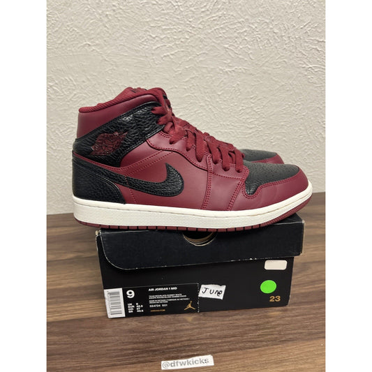 Jordan 1 Retro Mid Team Men's Size 9. Red Black Athletic Shoes