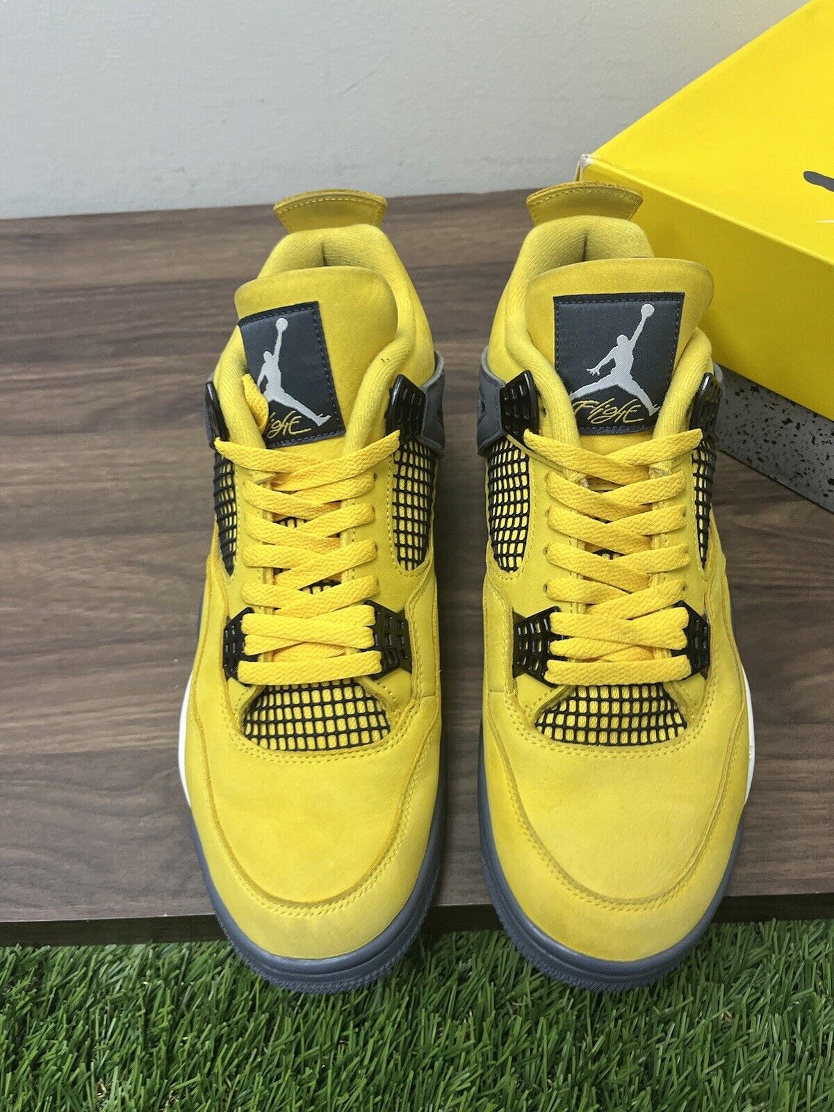 Nike Air Jordan 4 Retro Lightning Tour Yellow 2021 Size 10.5