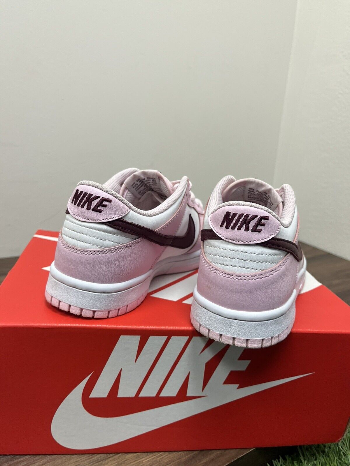 Nike Dunk Low Pink Foam 5.5Y  ( 7 womens ) CW1590-601