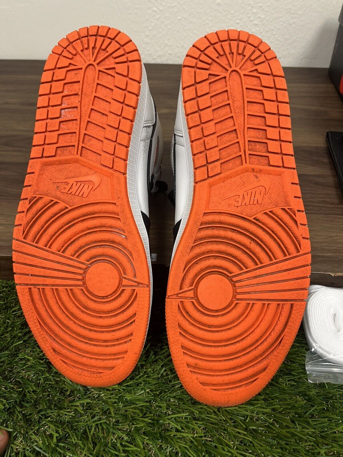 Size 9.5 - Air Jordan 1 Retro High OG Electro Orange 2021 555088-180 Sneakers