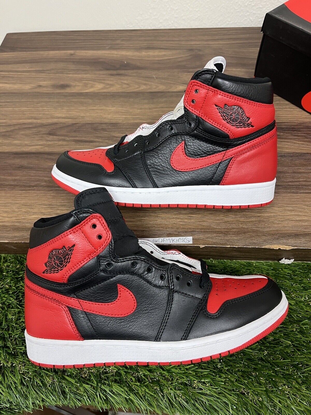 Nike Air Jordan 1 Retro Homage To Home  Black University Red H2h Size 8.5