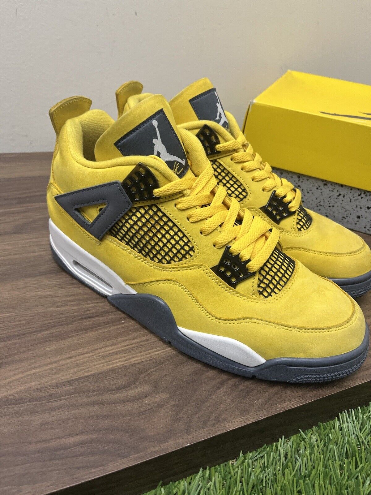 Nike Air Jordan 4 Retro Lightning Tour Yellow 2021 Size 10.5