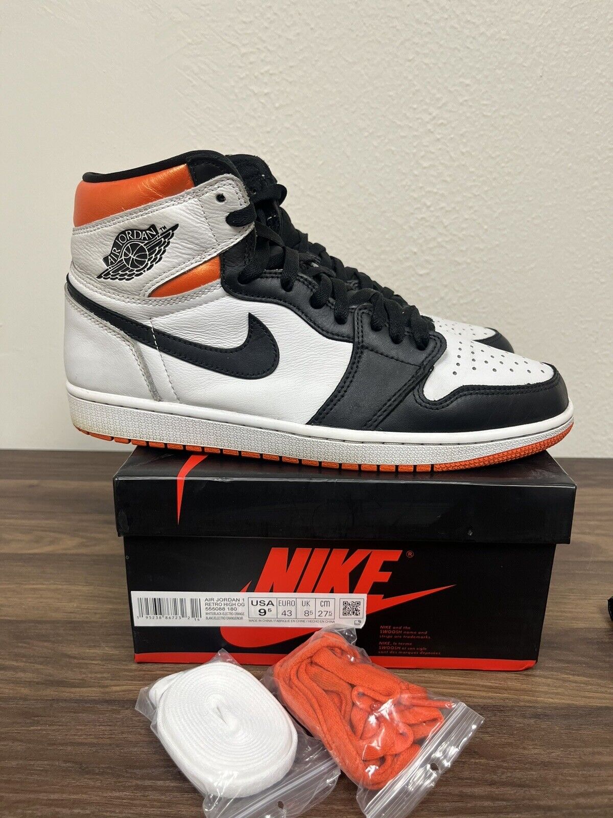Size 9.5 - Air Jordan 1 Retro High OG Electro Orange 2021 555088-180 Sneakers