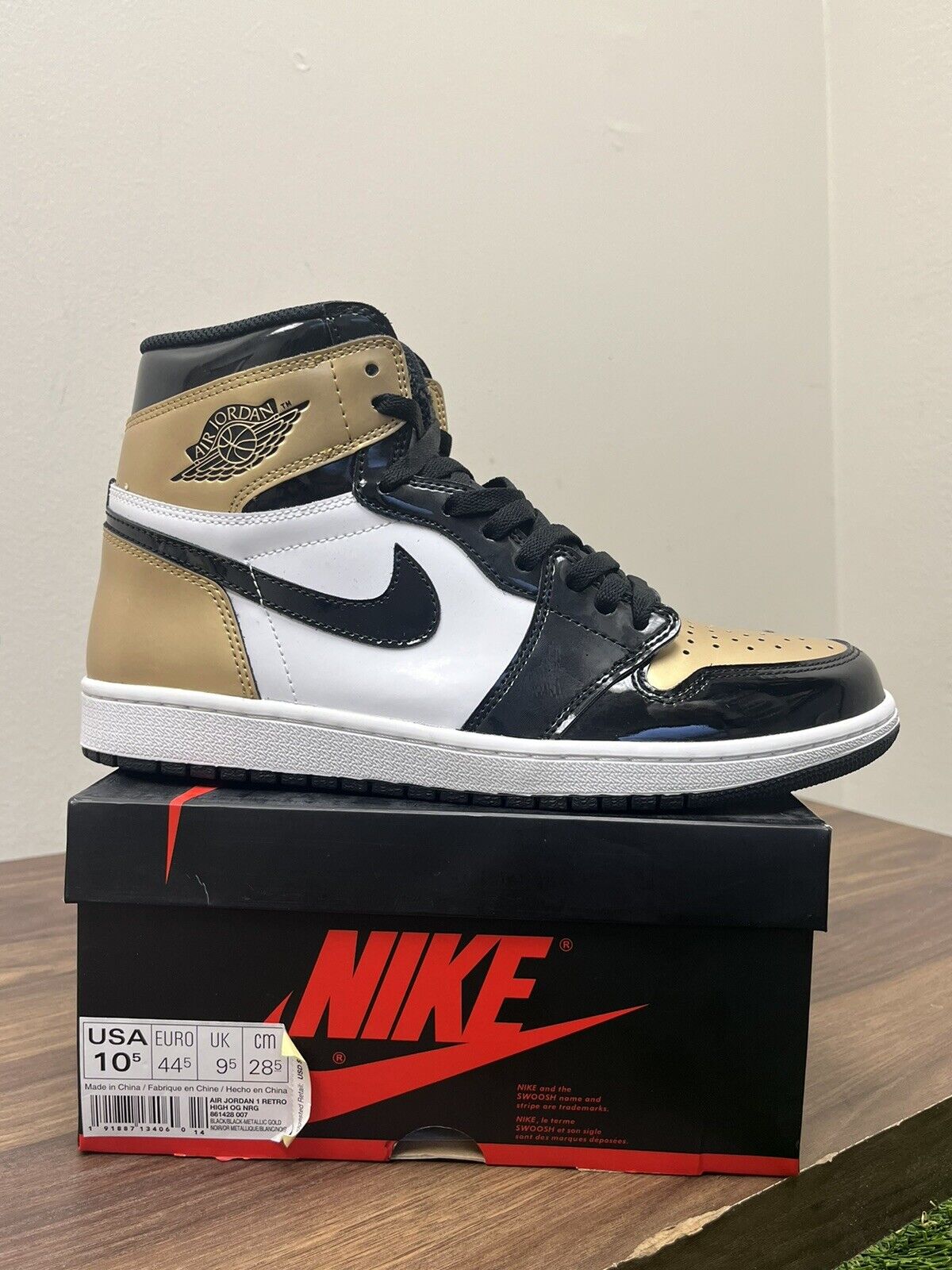 Size 10.5 - Jordan 1 Retro High OG NRG Gold Toe 2018