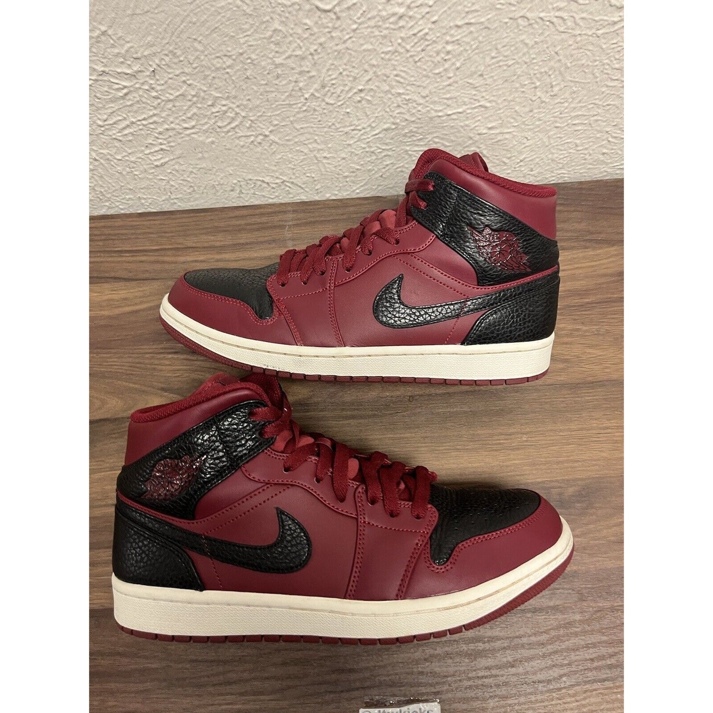 Jordan 1 Retro Mid Team Men's Size 9. Red Black Athletic Shoes