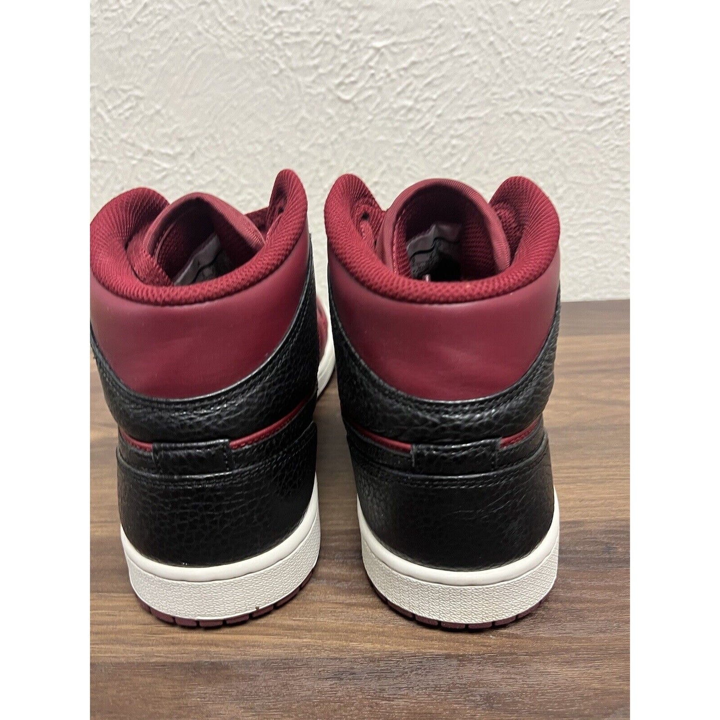 Jordan 1 Retro Mid Team Men's Size 9. Red Black Athletic Shoes